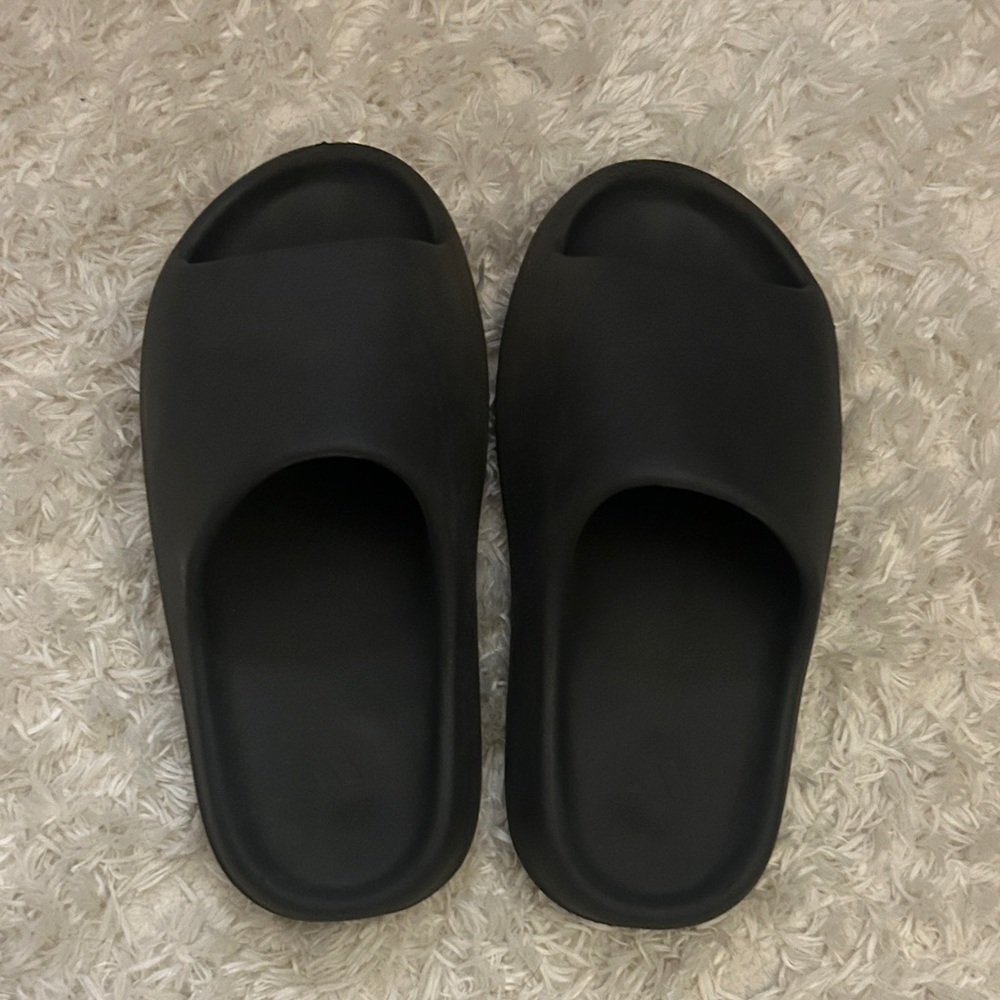 ADIDAS YEEZY SLIDES Charcoal Black